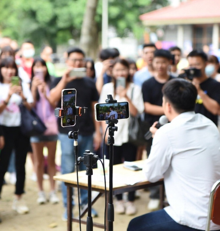 Merchant Self-Live-Streaming Managed Services in China’s Douyin Landscape